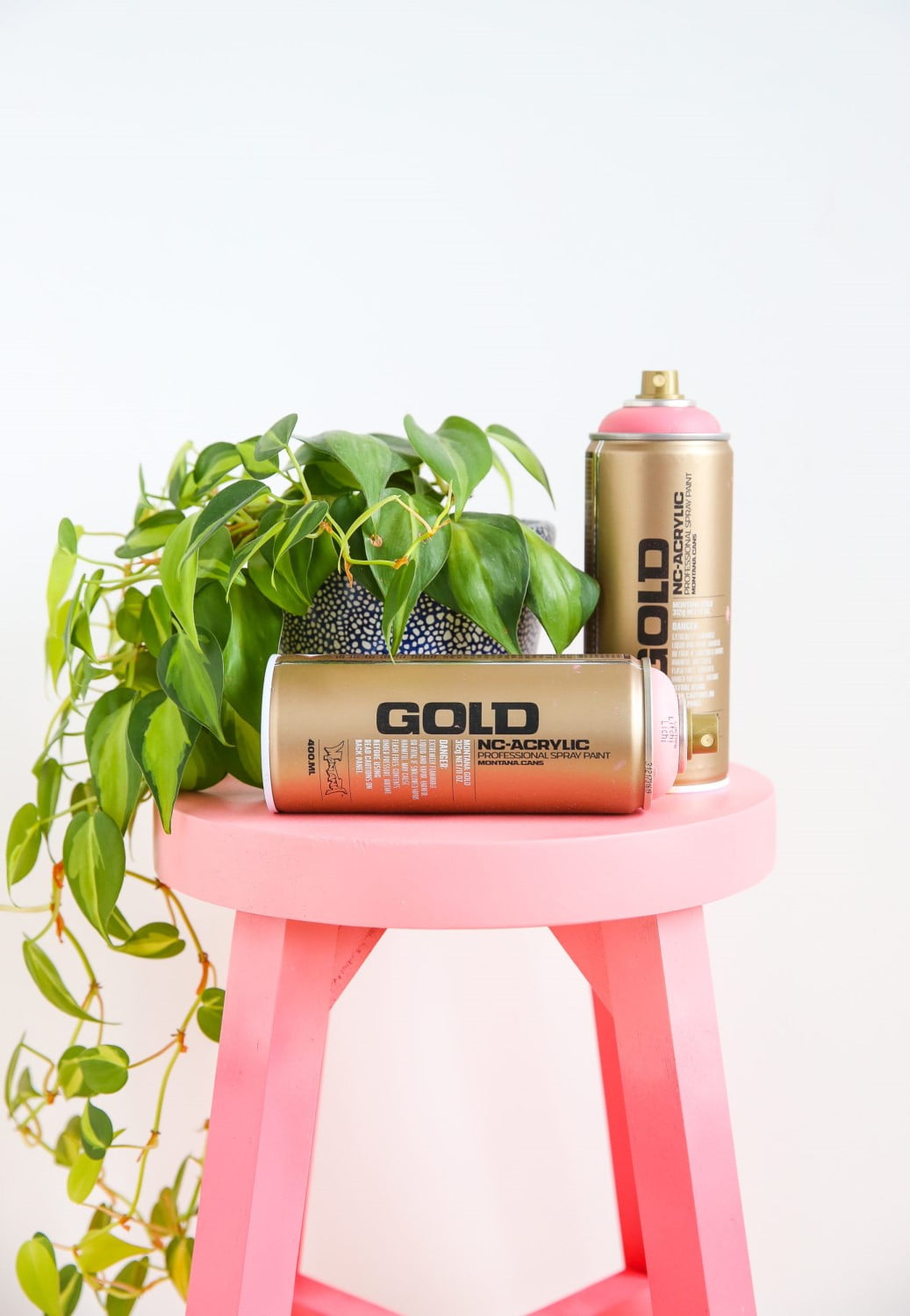 Montana Gold Acrylic Professional Spray Paint 400 ml - Shock Pink