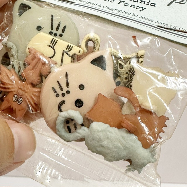 Dress It Up Button Mania - Feline Fancy (Scrapbooks, Junk Journals)