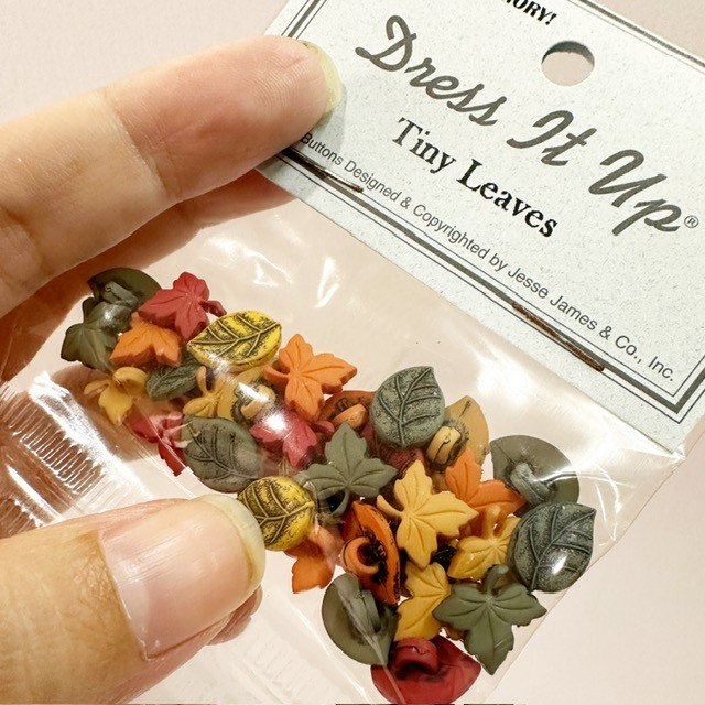 Dress It Up Memory Shape Buttons - Tiny Leaves - Image 3