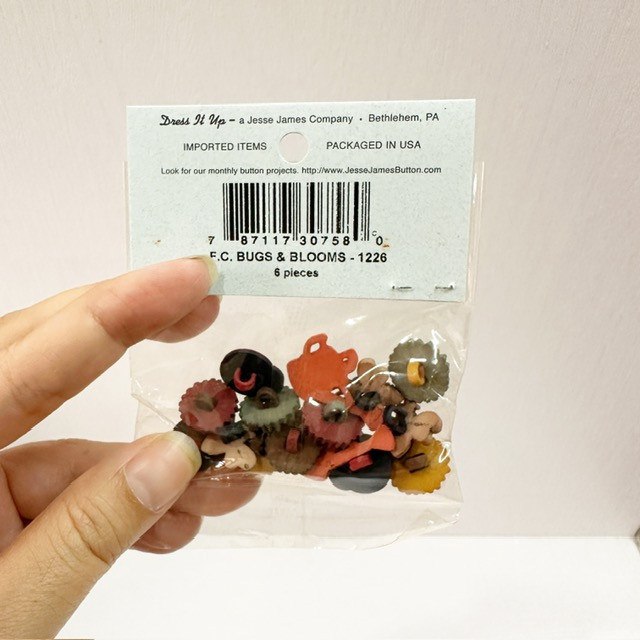 Dress It Up Memory Mates Buttons - Bugs and Blooms (For Journals, Scrapbooks) - Image 2